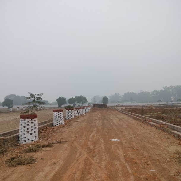 Plot in kanpur 900sqr feet-4