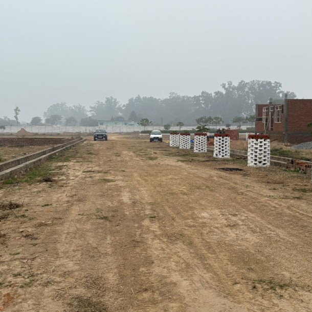 Plot in kanpur 900sqr feet-5