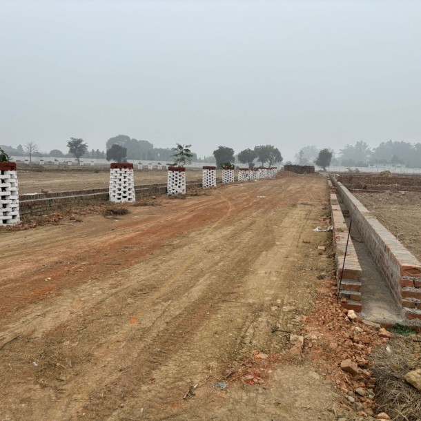 Plot in kanpur 900sqr feet-1