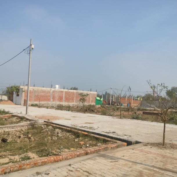 Plot in kanpur 900sqr feet-2