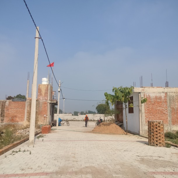 Plot in kanpur 900sqr feet-3