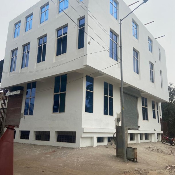 Spacious 1800 Sq Yd Factory in IMT Faridabad – Modern, New Build, West-Facing.-1