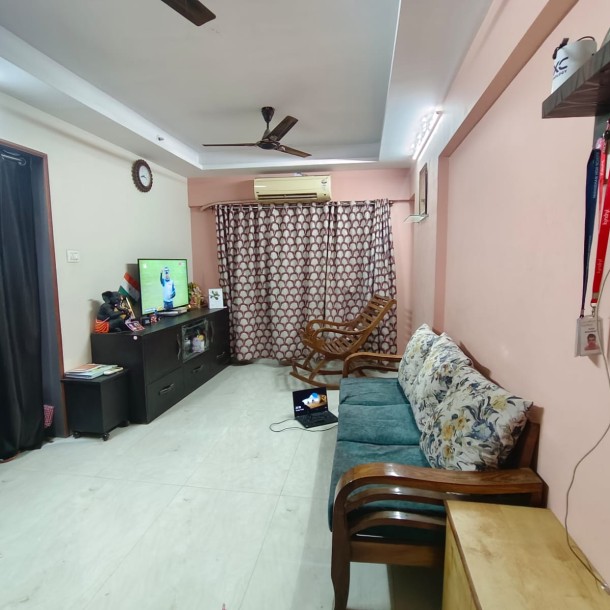 Rent a Comfortable 1BHK Semi-Furnished Flat in Prayag Heights-6