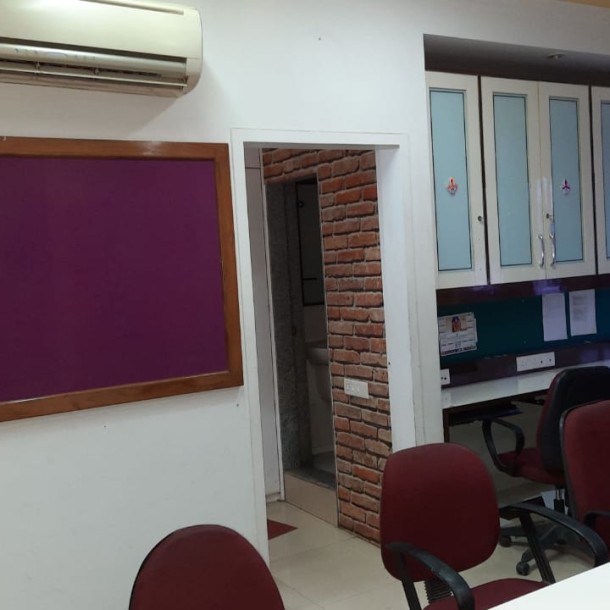800 sq ft furnished office for rent at Dhole Patil Road Pune-2