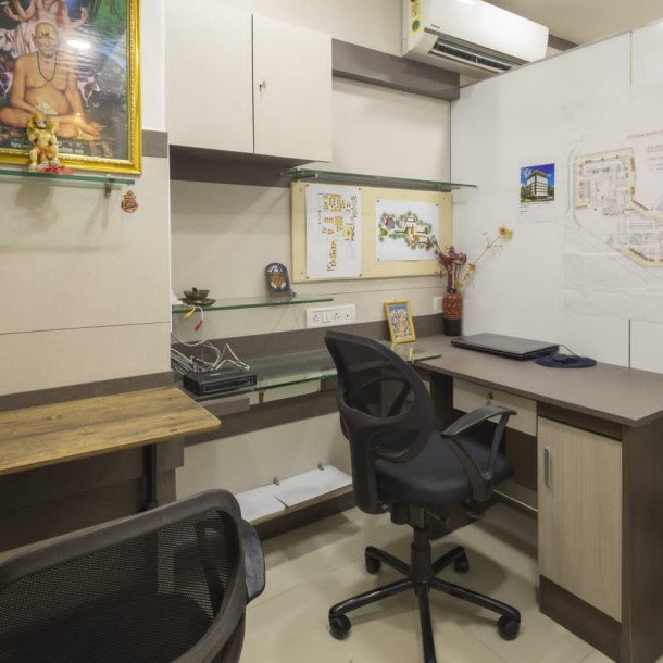 Modern Office for Rent: 1550 sq.ft., Vile Parle East, M.G. Road - Internet, Cabins, Conference Room-1