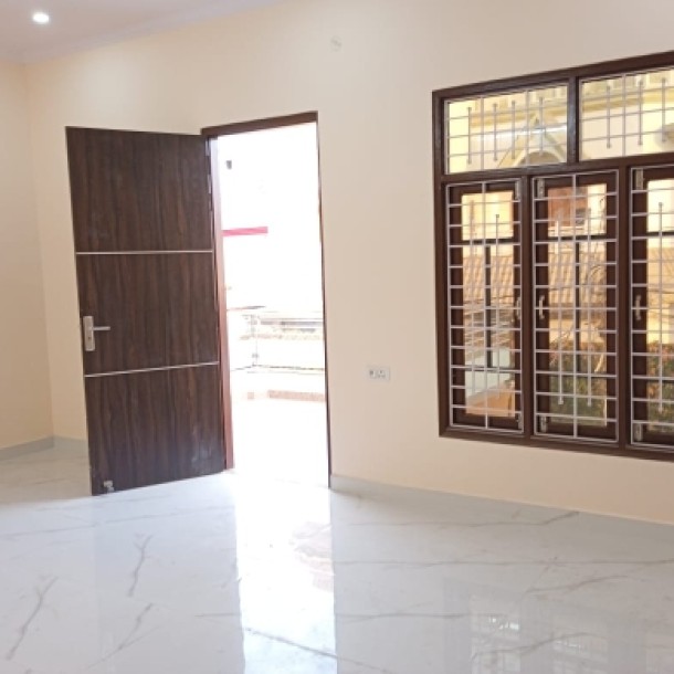 Rent pe vineet khand 2bhk house Dena hai-1