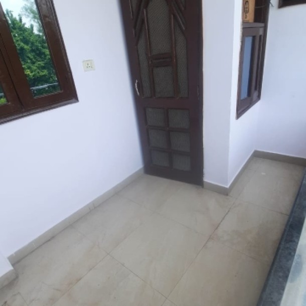 Rent pe vineet khand 2bhk house Dena hai-2