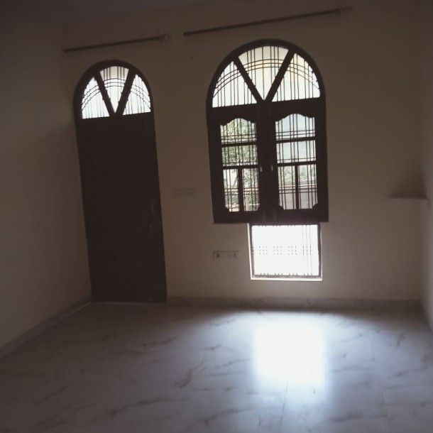 Rent pe house Dena h gomti nagar-12