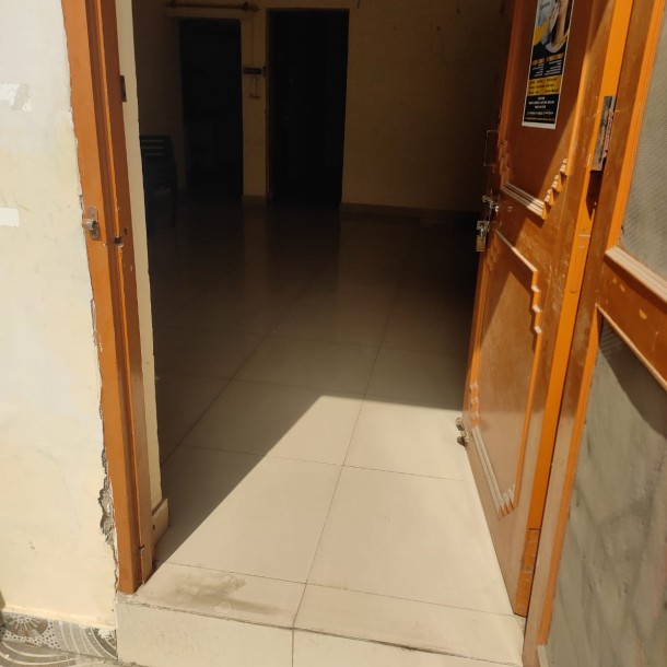 Rent pe office ke liye 2 room Dena hai ground floor pe-2