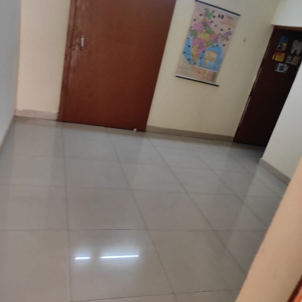 Rent pe office ke liye 2 room Dena hai ground floor pe-4