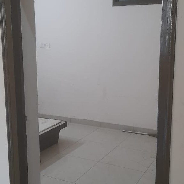 Rent pe house Dena hai 15000-8