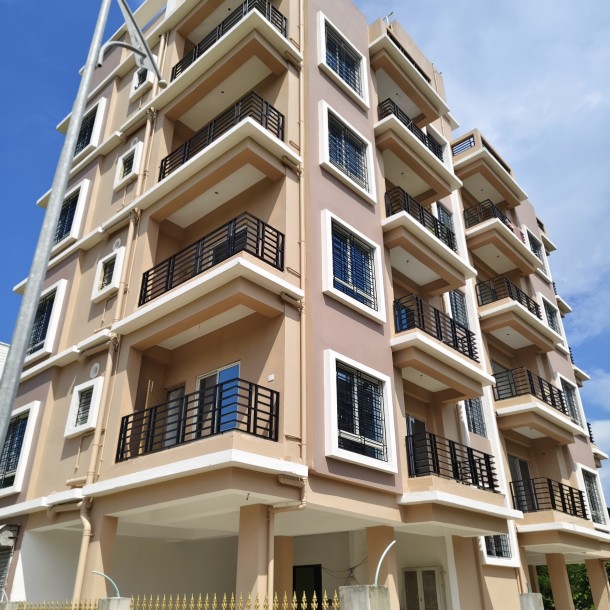 2 BHK Apartment in NEWTOWN Only 55 Lakhs-0