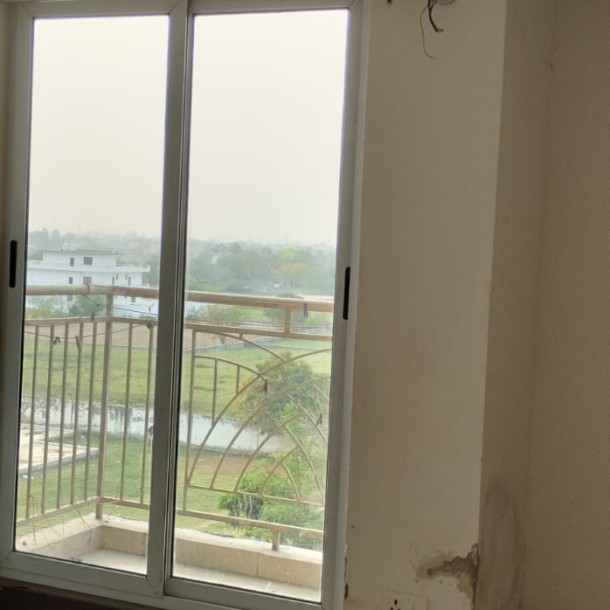 Rent a Stylish 3 BHK Semi-Furnished Flat in Ghaziabad - Ideal Living Spaces Await You-7