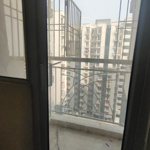 Rent Stylish 1 BHK Semi-Furnished Flat in Ghaziabad - Your Comfortable and Contemporary Living Space-1