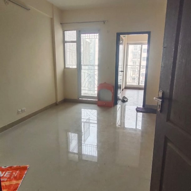 Rent Stylish 1 BHK Semi-Furnished Flat in Ghaziabad - Your Comfortable and Contemporary Living Space-3