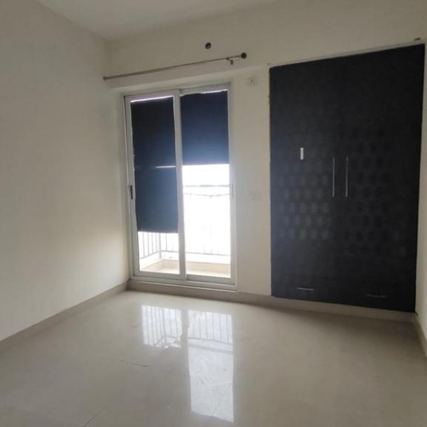 Experience Comfort: 3 BHK Semi-Furnished Flat for Rent in Ghaziabad - Your Ideal Home Awaits!-2