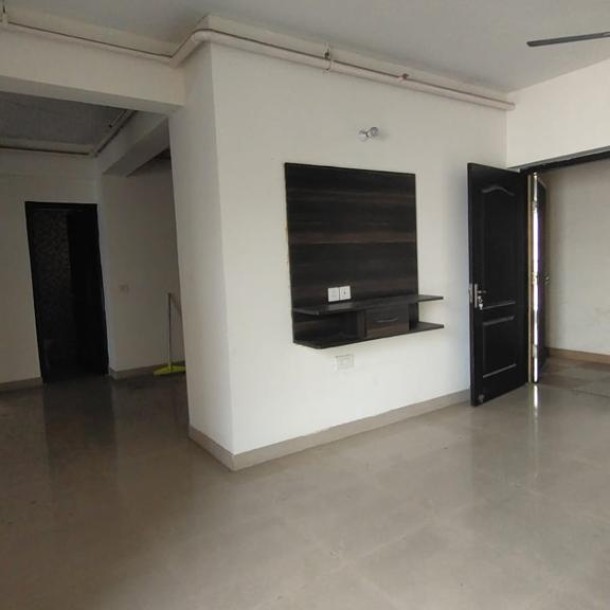 Experience Comfort: 3 BHK Semi-Furnished Flat for Rent in Ghaziabad - Your Ideal Home Awaits!-4