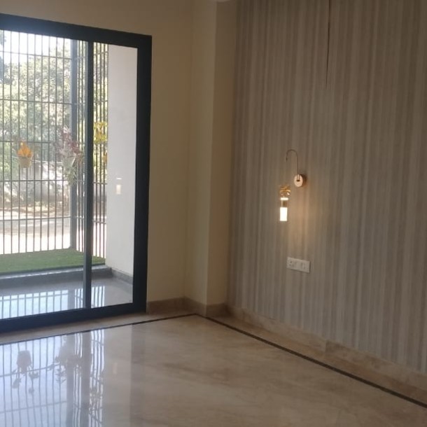 4 BHK Independent 1st  Floor for Sale in DLF Phase 4 Gurugram.-4