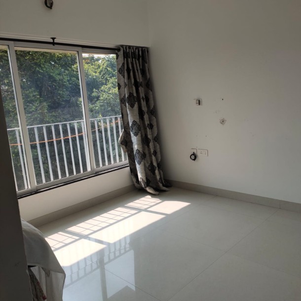 availabel 2 bhk flat in sale malad west arkade seren bulding-4