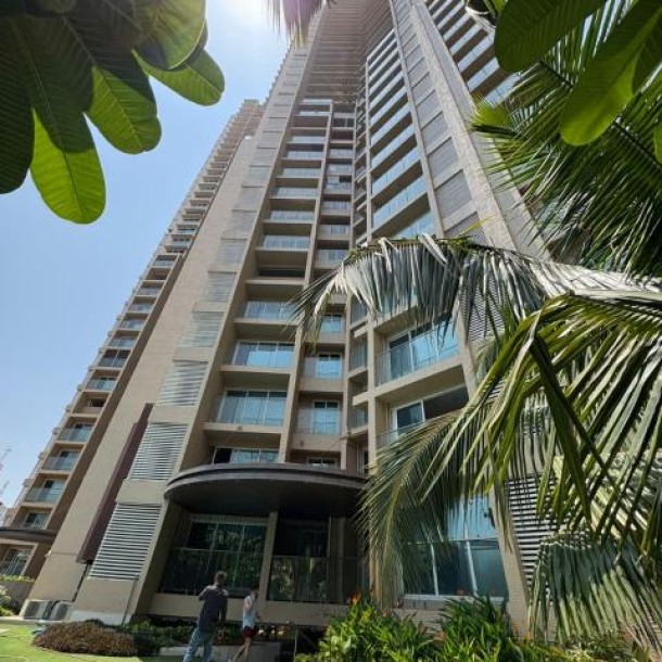 2BHK Semi-Furnished Flat in RNA NG Eclat, Andheri Lokhandwala – ₹1.25L-4