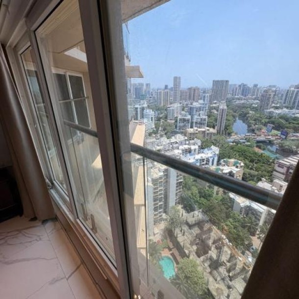 2BHK Semi-Furnished Flat in RNA NG Eclat, Andheri Lokhandwala – ₹1.25L-5