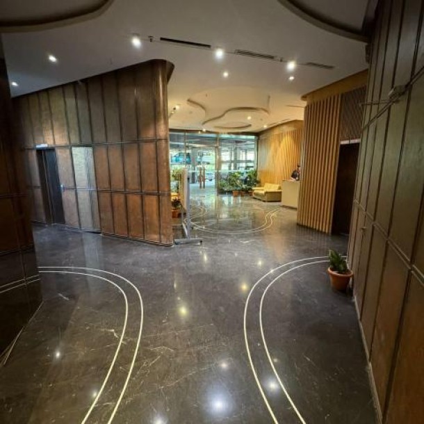 2BHK Semi-Furnished Flat in RNA NG Eclat, Andheri Lokhandwala – ₹1.25L-3