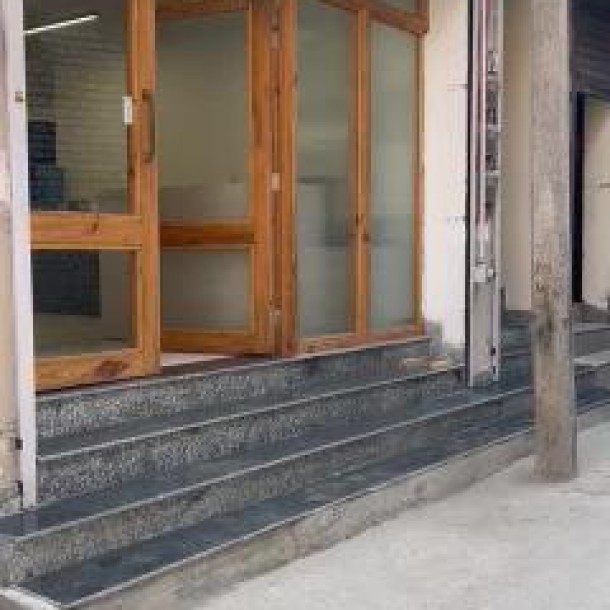 Prime 1000 sq ft Ground Floor for Rent, 100m from MG Road Delhi - Ideal Commercial Space-1