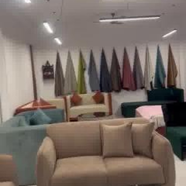 Prime 1000 sq ft Ground Floor for Rent, 100m from MG Road Delhi - Ideal Commercial Space-3