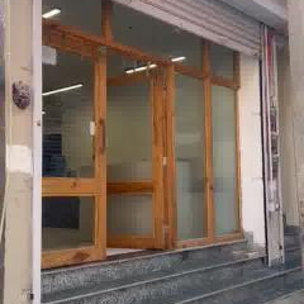 Prime 1000 sq ft Ground Floor for Rent, 100m from MG Road Delhi - Ideal Commercial Space-4