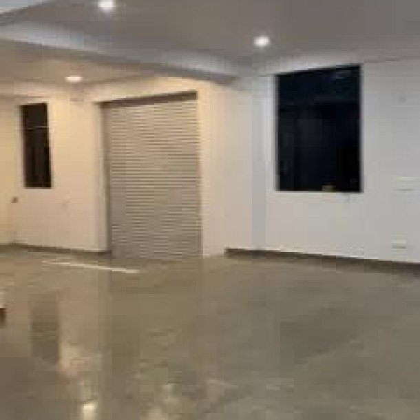 Spacious 2500 sqft Ground Floor for Sale - Prime Location near Union Bank, Ghitorni, Delhi - Asking Price 1 Lac!-4