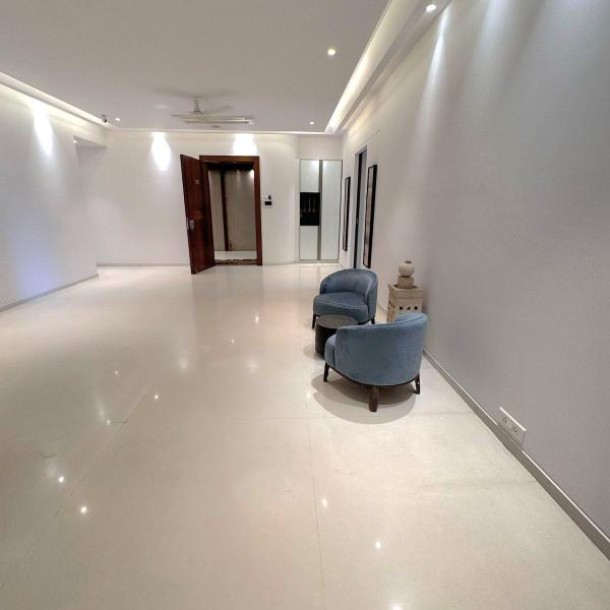 Massive 4BHK Luxury Flat for Sale in Juhu with Balcony & Office – ₹30 Cr-5