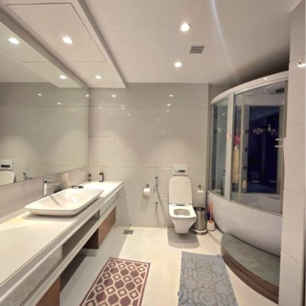 Massive 4BHK Luxury Flat for Sale in Juhu with Balcony & Office – ₹30 Cr-1