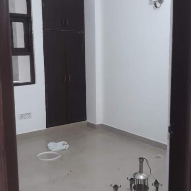 2BHK for Sale - 800 sqft, Upper Ground Floor, Parking, Lift - Near Ghitorni Talab, Delhi - Just 35 Lac!-3