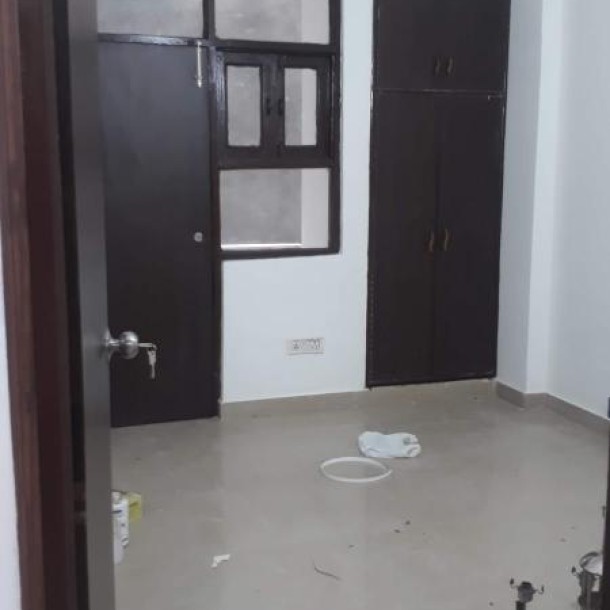 2BHK for Sale - 800 sqft, Upper Ground Floor, Parking, Lift - Near Ghitorni Talab, Delhi - Just 35 Lac!-4