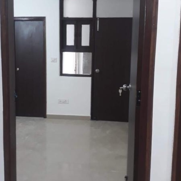 2BHK for Sale - 800 sqft, Upper Ground Floor, Parking, Lift - Near Ghitorni Talab, Delhi - Just 35 Lac!-6