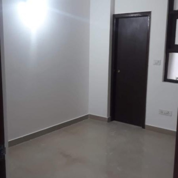 2BHK for Sale - 800 sqft, Upper Ground Floor, Parking, Lift - Near Ghitorni Talab, Delhi - Just 35 Lac!-8