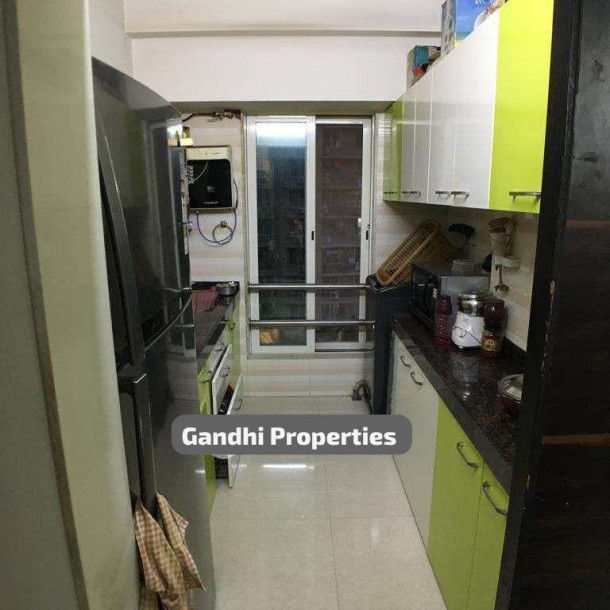 Spacious 1 BHK for Sale with 2 Bathrooms and Parking in Malad West, Mumbai - Ideal Home Investment-6