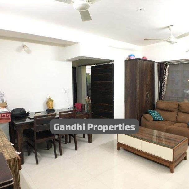 Spacious 1 BHK for Sale with 2 Bathrooms and Parking in Malad West, Mumbai - Ideal Home Investment-1