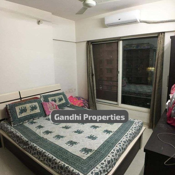 Spacious 1 BHK for Sale with 2 Bathrooms and Parking in Malad West, Mumbai - Ideal Home Investment-3