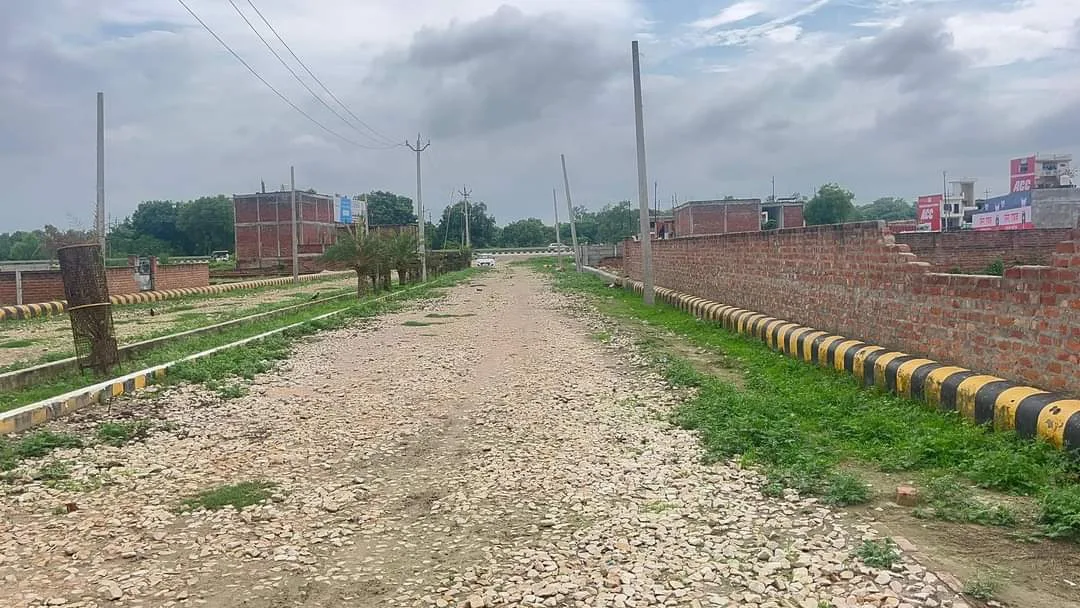 लखनऊ में प्लाट पुलिस हेडक्वार्टर इकाना स्टेडियम से नजदीक