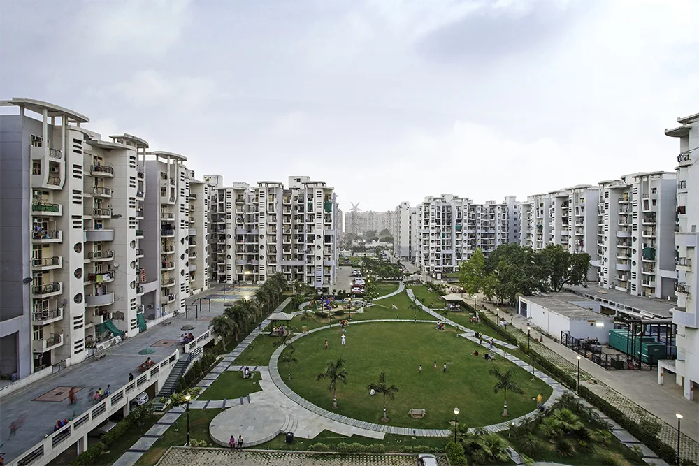 Prime Living: 3BHK for Sale in Omaxe Heights, Faridabad - Your Dream Home Awaits!