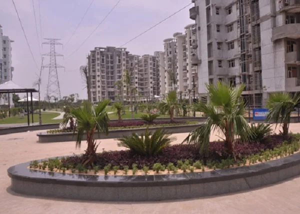 Spacious 2BHK for Rent at Omaxe Heights, Faridabad - Ideal Living in Prime Location
