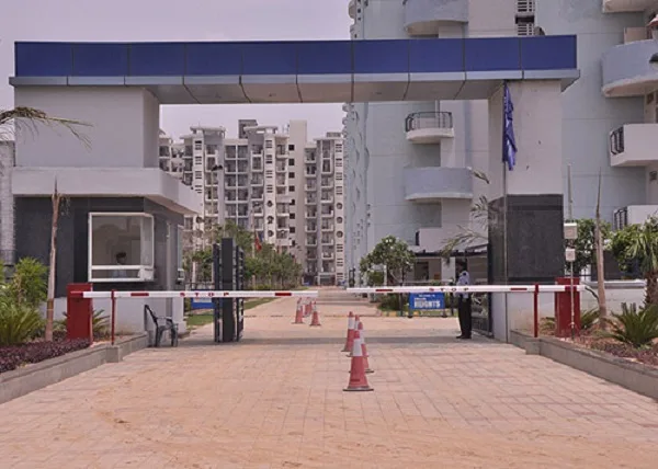 Spacious 2BHK for Rent at Omaxe Heights, Faridabad - Ideal Living in Prime Location