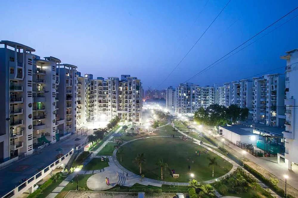 Spacious 2BHK for Rent at Omaxe Heights, Faridabad - Ideal Living in Prime Location
