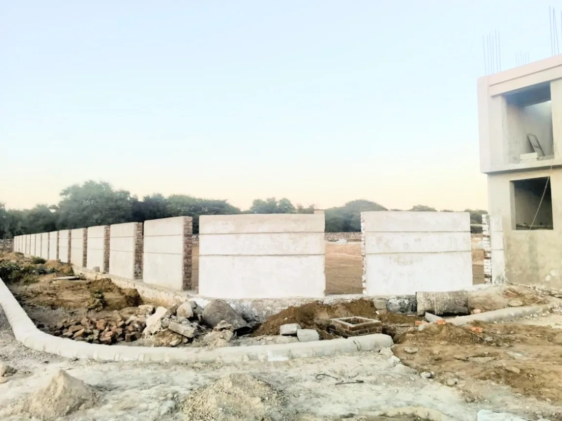 Mahindra World City के पास प्लॉट 250ft Road के नजदीक
