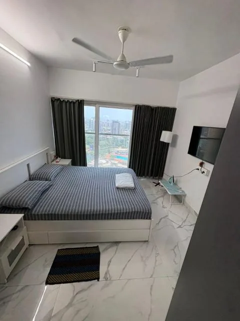 2BHK Semi-Furnished Flat in RNA NG Eclat, Andheri Lokhandwala – ₹1.25L