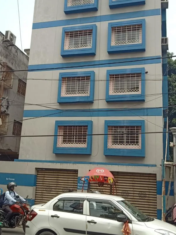 G+4 Building with Lift & Garage for Sale in Tollygunge, Kolkata – ₹2.8 Cr