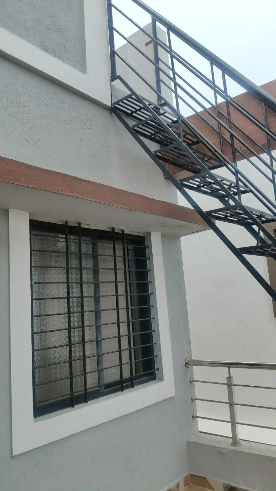 3BHK Row House for Rent in Nashik with Parking, 3 Bathrooms & Water Tank