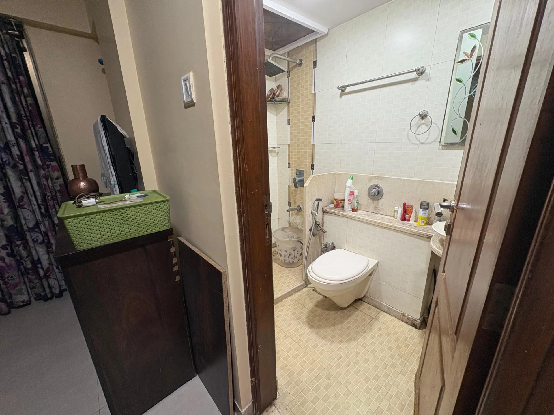 Spacious 2BHK 900 Carpet in Sterling Court Andheri East | Near MIDC Metro