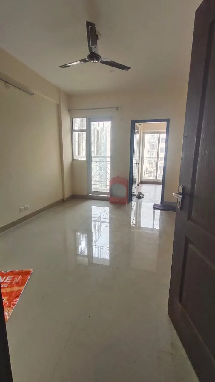 Rent Stylish 1 BHK Semi-Furnished Flat in Ghaziabad - Your Comfortable and Contemporary Living Space